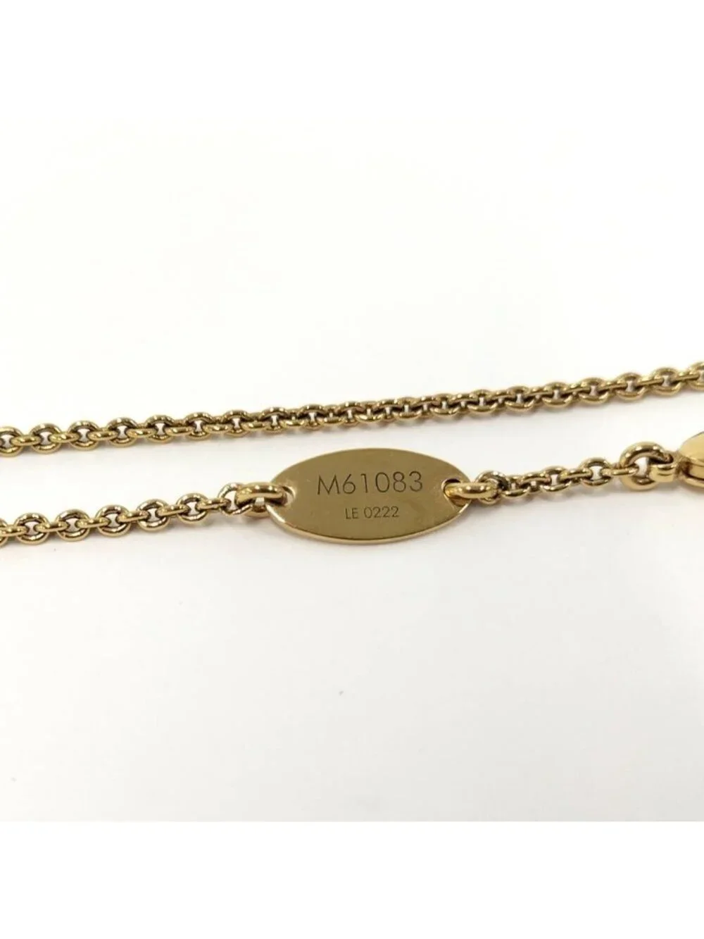 Louis Vuitton Necklace Essential Gold